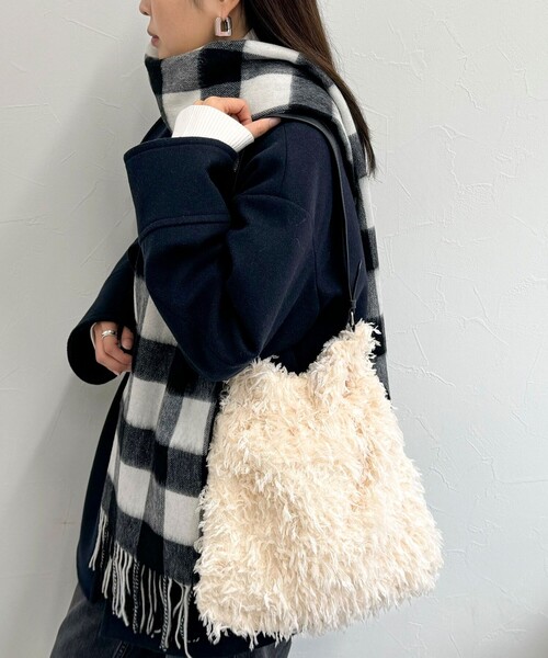 fredy emue（フレディエミュ）の「フェザーワンハンドルドロストバッグ（ハンドバッグ・レディース・ライトグレー/アイボリー・FREE）」の14枚目の写真