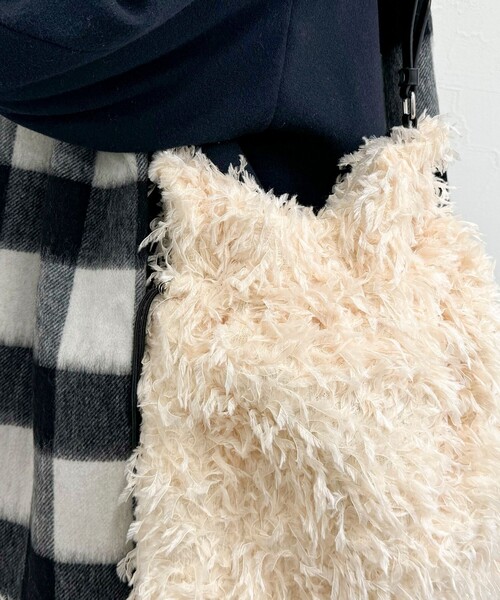 fredy emue（フレディエミュ）の「フェザーワンハンドルドロストバッグ（ハンドバッグ・レディース・ライトグレー/アイボリー・FREE）」の15枚目の写真