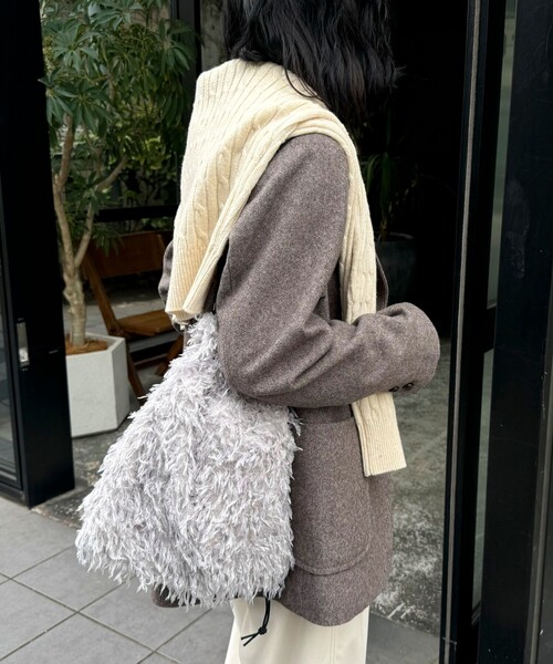 fredy emue（フレディエミュ）の「フェザーワンハンドルドロストバッグ（ハンドバッグ・レディース・ライトグレー/アイボリー・FREE）」の17枚目の写真