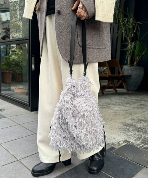 fredy emue（フレディエミュ）の「フェザーワンハンドルドロストバッグ（ハンドバッグ・レディース・ライトグレー/アイボリー・FREE）」の18枚目の写真