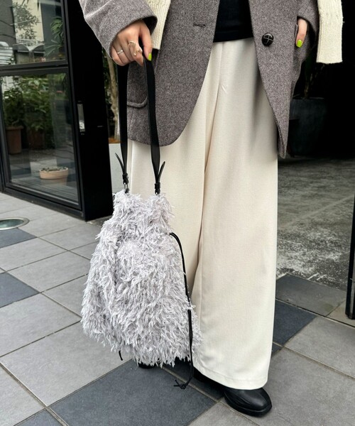 fredy emue（フレディエミュ）の「フェザーワンハンドルドロストバッグ（ハンドバッグ・レディース・ライトグレー/アイボリー・FREE）」の19枚目の写真