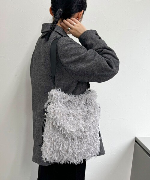 fredy emue（フレディエミュ）の「フェザーワンハンドルドロストバッグ（ハンドバッグ・レディース・ライトグレー/アイボリー・FREE）」の22枚目の写真