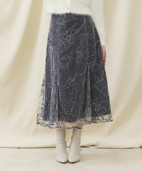 AND COUTURE（アンドクチュール）の「エンブロイダリーチュールスカート（スカート・レディース・ライトグレー/ベージュ/ブラック・SMALL/MEDIUM）」の7枚目の写真