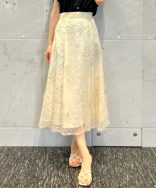AND COUTURE(アンドクチュール)の「エンブロイダリーチュールスカート(スカート・レディース・ライトグレー/ベージュ/ブラック・SMALL/MEDIUM)」の22枚目の写真