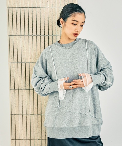 LEPSIM（レプシィム）の「アシメ切り替えプルオーバー　150585（スウェット・レディース・グレー/チャコールグレー/レッド/グレイッシュベージュ・FREE）」の3枚目の写真