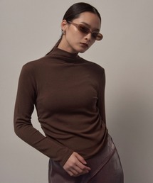 Solace（ソレイス）の「サイドギャザーシンプルカットタートルネックトップス（Tシャツ/カットソー）」