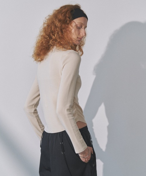 Solace(ソレイス)の「サイドギャザーシンプルカットタートルネックトップス(Tシャツ/カットソー・レディース・ブラック/ブラウン/アイボリー・FREE)」の5枚目の写真