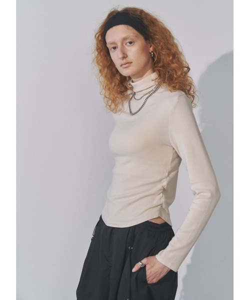 Solace(ソレイス)の「サイドギャザーシンプルカットタートルネックトップス(Tシャツ/カットソー・レディース・ブラック/ブラウン/アイボリー・FREE)」の6枚目の写真