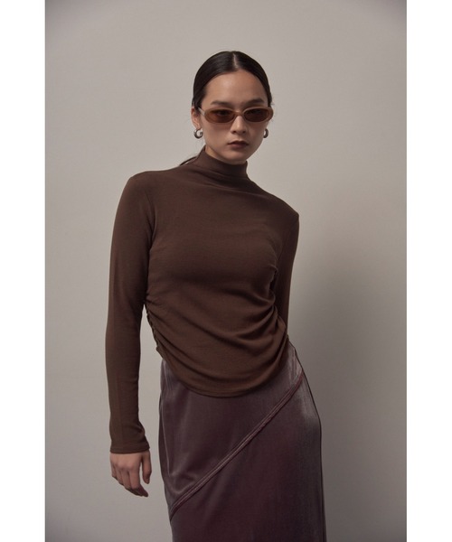 Solace(ソレイス)の「サイドギャザーシンプルカットタートルネックトップス(Tシャツ/カットソー・レディース・ブラック/ブラウン/アイボリー・FREE)」の14枚目の写真