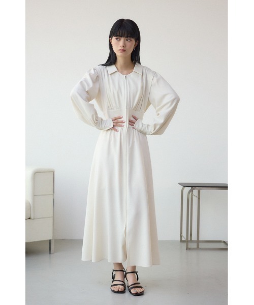 AZUL by moussy（アズールバイマウジー）の「【身長/骨格別着用画像あり】ウエストタック切り替えフレアワンピース　秋服　冬服　春服　シャツワンピース　長袖（ワンピース・レディース・ネイビー/ライトベージュ・SMALL/MEDIUM）」の10枚目の写真