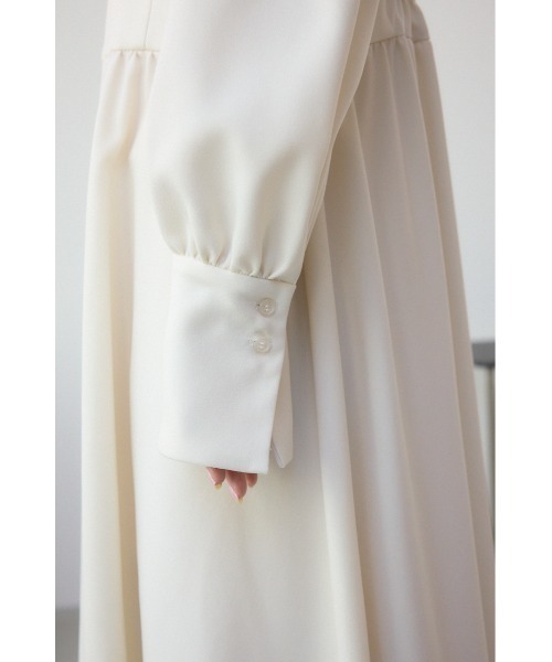 AZUL by moussy（アズールバイマウジー）の「【身長/骨格別着用画像あり】ウエストタック切り替えフレアワンピース　秋服　冬服　春服　シャツワンピース　長袖（ワンピース・レディース・ネイビー/ライトベージュ・SMALL/MEDIUM）」の17枚目の写真
