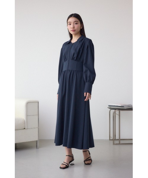 AZUL by moussy（アズールバイマウジー）の「【身長/骨格別着用画像あり】ウエストタック切り替えフレアワンピース　秋服　冬服　春服　シャツワンピース　長袖（ワンピース・レディース・ネイビー/ライトベージュ・SMALL/MEDIUM）」の20枚目の写真