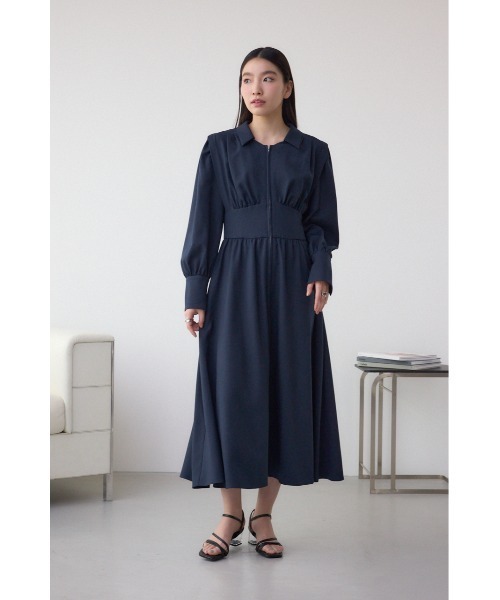 AZUL by moussy（アズールバイマウジー）の「【身長/骨格別着用画像あり】ウエストタック切り替えフレアワンピース　秋服　冬服　春服　シャツワンピース　長袖（ワンピース・レディース・ネイビー/ライトベージュ・SMALL/MEDIUM）」の21枚目の写真