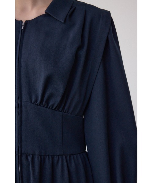 AZUL by moussy（アズールバイマウジー）の「【身長/骨格別着用画像あり】ウエストタック切り替えフレアワンピース　秋服　冬服　春服　シャツワンピース　長袖（ワンピース・レディース・ネイビー/ライトベージュ・SMALL/MEDIUM）」の9枚目の写真