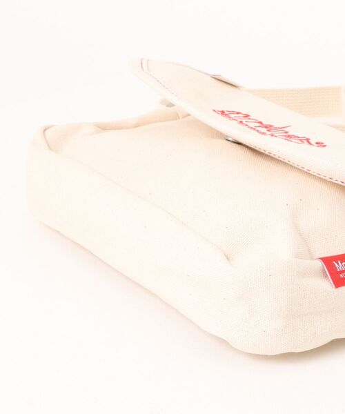 Manhattan Portage（マンハッタンポーテージ）の「FAR ROCKAWAY BAG CANVAS LITE 25（ショルダーバッグ・レディース・ナチュラル/ダークネイビー・X-SMALL）」の13枚目の写真