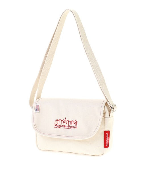 Manhattan Portage（マンハッタンポーテージ）の「FAR ROCKAWAY BAG CANVAS LITE 25（ショルダーバッグ・レディース・ナチュラル/ダークネイビー・X-SMALL）」の2枚目の写真