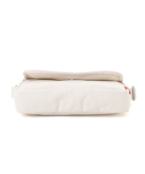 Manhattan Portage（マンハッタンポーテージ）の「FAR ROCKAWAY BAG CANVAS LITE 25（ショルダーバッグ・レディース・ナチュラル/ダークネイビー・X-SMALL）」の7枚目の写真