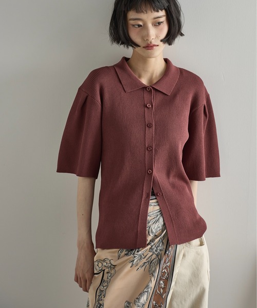 THE YOn（ザヨン）の「タックハーフスリーブポロサマーリブニットカーディガン（カーディガン/ボレロ・レディース・クリーム/ブラック/サックスブルー/バーガンディー・FREE）」の2枚目の写真