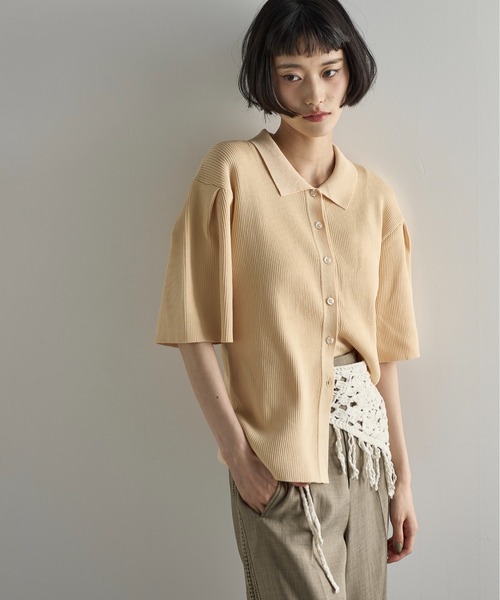 THE YOn（ザヨン）の「タックハーフスリーブポロサマーリブニットカーディガン（カーディガン/ボレロ・レディース・クリーム/ブラック/サックスブルー/バーガンディー・FREE）」の6枚目の写真