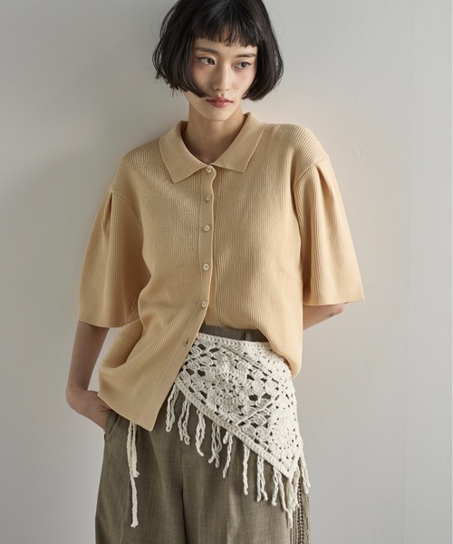 THE YOn（ザヨン）の「タックハーフスリーブポロサマーリブニットカーディガン（カーディガン/ボレロ・レディース・クリーム/ブラック/サックスブルー/バーガンディー・FREE）」の7枚目の写真