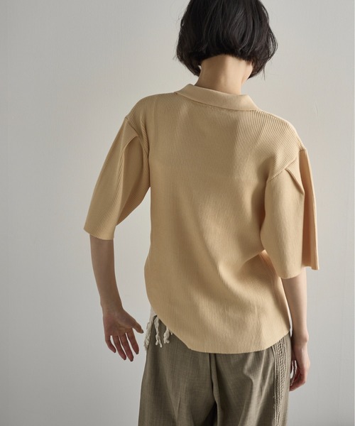 THE YOn（ザヨン）の「タックハーフスリーブポロサマーリブニットカーディガン（カーディガン/ボレロ・レディース・クリーム/ブラック/サックスブルー/バーガンディー・FREE）」の11枚目の写真