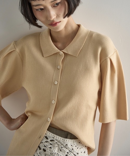 THE YOn（ザヨン）の「タックハーフスリーブポロサマーリブニットカーディガン（カーディガン/ボレロ・レディース・クリーム/ブラック/サックスブルー/バーガンディー・FREE）」の12枚目の写真