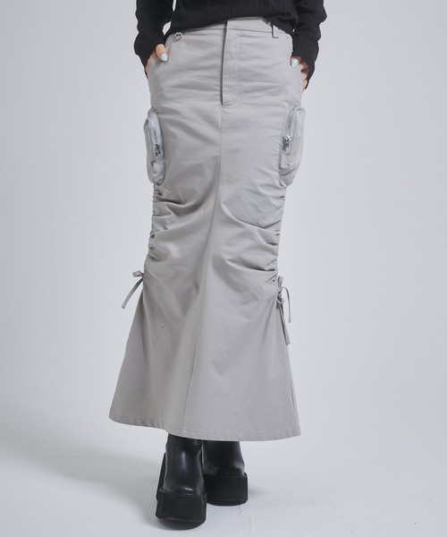 ENVYM（アンビー）の「【Aimi×ENVYM】ビッグポケットロングスカート（スカート・レディース・グレー/ブラック/カーキ・FREE）」の2枚目の写真