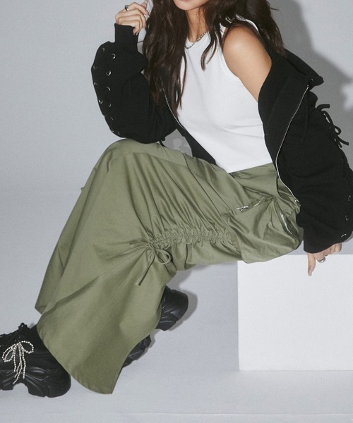 ENVYM（アンビー）の「【Aimi×ENVYM】ビッグポケットロングスカート（スカート・レディース・グレー/ブラック/カーキ・FREE）」の11枚目の写真