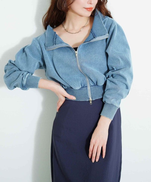 Sawa a la mode(サワアラモード)の「ヒトクセでこなれるジップアップショートスウェット(スウェット・レディース・ブラック/ブルー・FREE)」の2枚目の写真