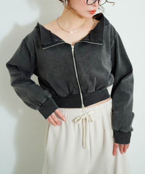 Sawa a la mode(サワアラモード)の「ヒトクセでこなれるジップアップショートスウェット(スウェット・レディース・ブラック/ブルー・FREE)」の1枚目の写真