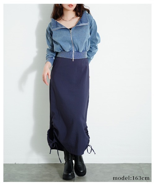 Sawa a la mode(サワアラモード)の「ヒトクセでこなれるジップアップショートスウェット(スウェット・レディース・ブラック/ブルー・FREE)」の5枚目の写真