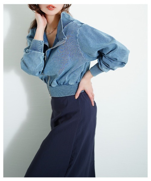 Sawa a la mode(サワアラモード)の「ヒトクセでこなれるジップアップショートスウェット(スウェット・レディース・ブラック/ブルー・FREE)」の7枚目の写真