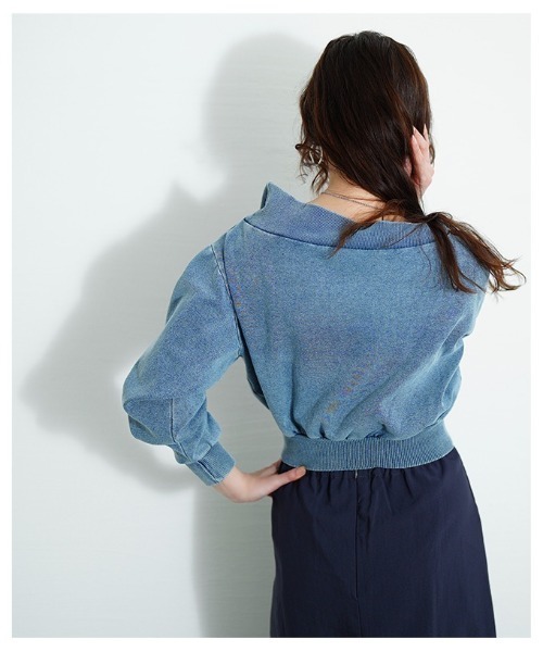 Sawa a la mode(サワアラモード)の「ヒトクセでこなれるジップアップショートスウェット(スウェット・レディース・ブラック/ブルー・FREE)」の8枚目の写真