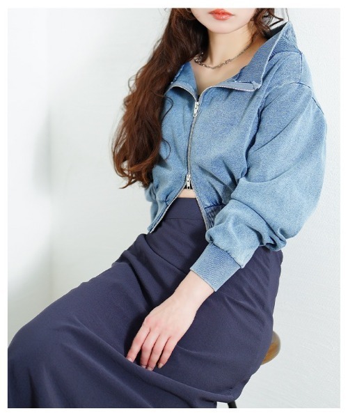 Sawa a la mode(サワアラモード)の「ヒトクセでこなれるジップアップショートスウェット(スウェット・レディース・ブラック/ブルー・FREE)」の10枚目の写真