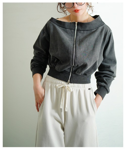 Sawa a la mode(サワアラモード)の「ヒトクセでこなれるジップアップショートスウェット(スウェット・レディース・ブラック/ブルー・FREE)」の14枚目の写真
