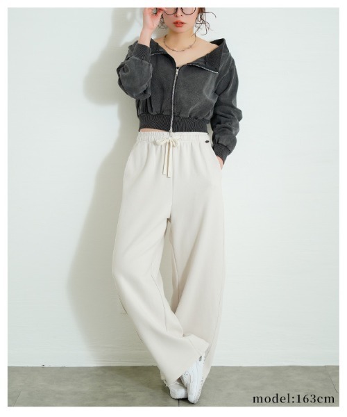 Sawa a la mode(サワアラモード)の「ヒトクセでこなれるジップアップショートスウェット(スウェット・レディース・ブラック/ブルー・FREE)」の15枚目の写真