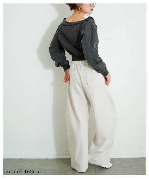 Sawa a la mode(サワアラモード)の「ヒトクセでこなれるジップアップショートスウェット(スウェット・レディース・ブラック/ブルー・FREE)」の19枚目の写真