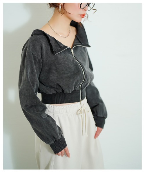 Sawa a la mode(サワアラモード)の「ヒトクセでこなれるジップアップショートスウェット(スウェット・レディース・ブラック/ブルー・FREE)」の20枚目の写真