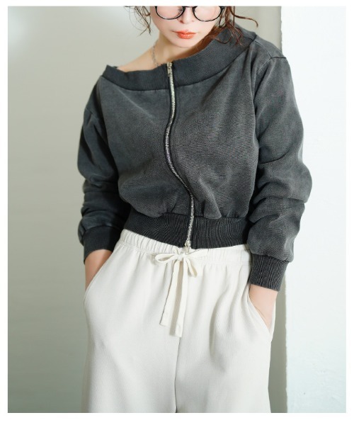 Sawa a la mode(サワアラモード)の「ヒトクセでこなれるジップアップショートスウェット(スウェット・レディース・ブラック/ブルー・FREE)」の21枚目の写真