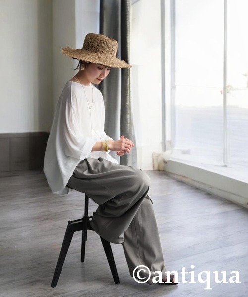 antiqua(アンティカ)の「変形トップス(Tシャツ/カットソー・レディース・ホワイト/ブラック・ONESIZE)」の5枚目の写真