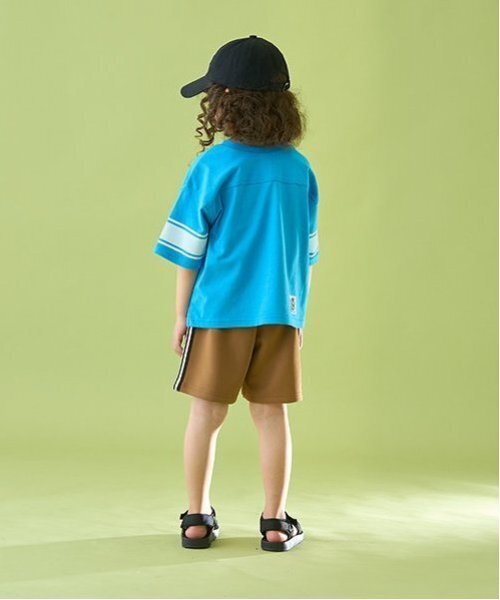 b・ROOM(ビールーム)の「【前後どちらでもOK!】【カイテキ天竺】ラインプリントTシャツ【子供服】【キッズ】【男の子】【女の子】(Tシャツ/カットソー・キッズ・ダークブラウン/オフホワイト/オリーブ/パープル系その他/ダークブルー/ブラック・140cm/110cm/130cm/100cm/120cm/150cm)」の8枚目の写真