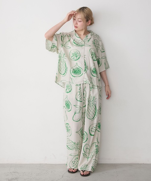 AMERIA ANDERSON(アメリアアンダーソン)の「【AMERIA ANDERSON】rayon pattern set-up /フルーツ柄 半袖シャツ&ロングパンツ セットアップ(ルームウェア/パジャマ・レディース・グリーン/オレンジ・L/M)」の2枚目の写真