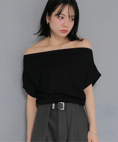 cheriella(シェリエラ)の「【cheriella】サイドギャザーオフショルトップス SIDE GATHER OFF-SHOULDER TOPS(Tシャツ/カットソー・レディース・ブラック/グレー/オフホワイト/ブラウン・M)」の21枚目の写真