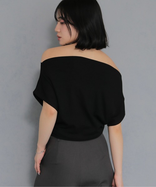 cheriella(シェリエラ)の「【cheriella】サイドギャザーオフショルトップス SIDE GATHER OFF-SHOULDER TOPS(Tシャツ/カットソー・レディース・ブラック/グレー/オフホワイト/ブラウン・M)」の22枚目の写真