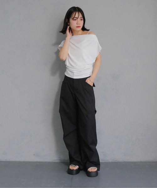 cheriella(シェリエラ)の「【cheriella】サイドギャザーオフショルトップス SIDE GATHER OFF-SHOULDER TOPS(Tシャツ/カットソー・レディース・ブラック/グレー/オフホワイト/ブラウン・M)」の14枚目の写真