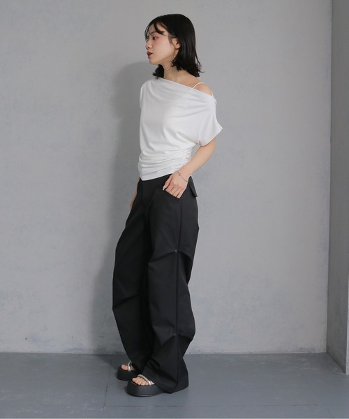 cheriella(シェリエラ)の「【cheriella】サイドギャザーオフショルトップス SIDE GATHER OFF-SHOULDER TOPS(Tシャツ/カットソー・レディース・ブラック/グレー/オフホワイト/ブラウン・M)」の16枚目の写真