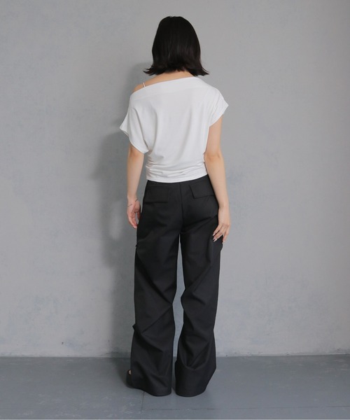 cheriella(シェリエラ)の「【cheriella】サイドギャザーオフショルトップス SIDE GATHER OFF-SHOULDER TOPS(Tシャツ/カットソー・レディース・ブラック/グレー/オフホワイト/ブラウン・M)」の18枚目の写真