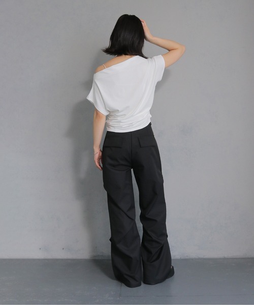 cheriella(シェリエラ)の「【cheriella】サイドギャザーオフショルトップス SIDE GATHER OFF-SHOULDER TOPS(Tシャツ/カットソー・レディース・ブラック/グレー/オフホワイト/ブラウン・M)」の19枚目の写真