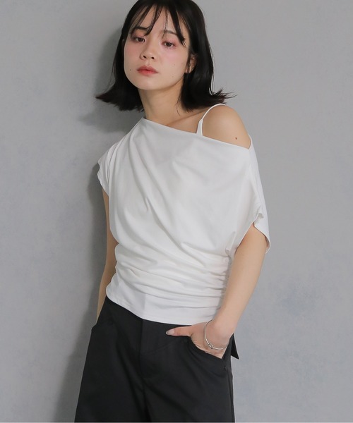 cheriella(シェリエラ)の「【cheriella】サイドギャザーオフショルトップス SIDE GATHER OFF-SHOULDER TOPS(Tシャツ/カットソー・レディース・ブラック/グレー/オフホワイト/ブラウン・M)」の8枚目の写真