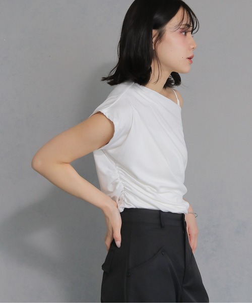cheriella(シェリエラ)の「【cheriella】サイドギャザーオフショルトップス SIDE GATHER OFF-SHOULDER TOPS(Tシャツ/カットソー・レディース・ブラック/グレー/オフホワイト/ブラウン・M)」の10枚目の写真